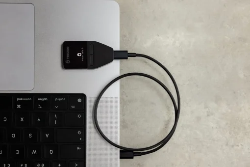 Trezor Safe 3 טרזור סייף 3 בחיבור למחשב